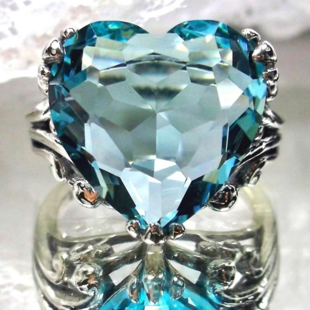 Women's Classic Retro Heart-Shaped Ring with Synthetic Zirconia